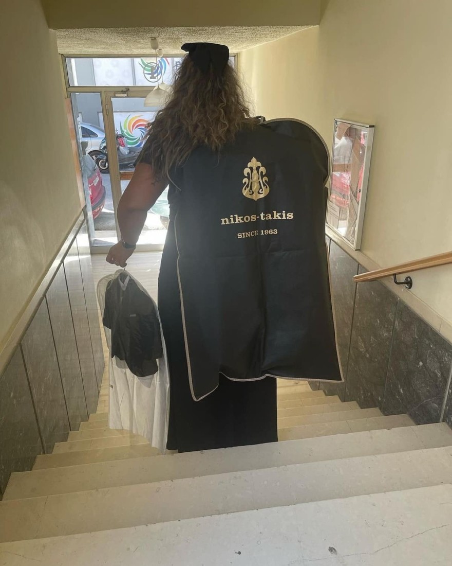 Λένα Μαντά κόρη κοστούμι γαμπρού