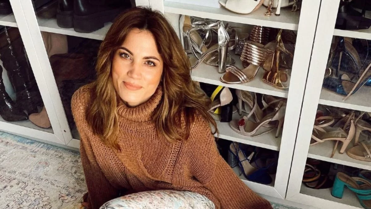 Οι ντουλάπες ξεκινούν από το ταβάνι και φτάνουν στο πάτωμα - Υπερπαραγωγή το δωμάτιο γκαρνταρόμπα της Μαίρης Συνατσάκη