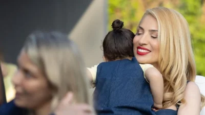 «Το ωραιότερο του κόσμου» - "Έλιωσε" η Μαρία Ηλιάκη με το δώρο που της έκανε η κόρη της, Κατερίνα