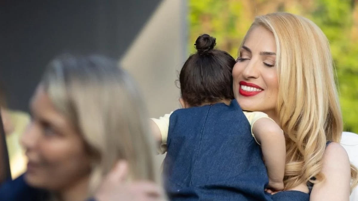 «Το ωραιότερο του κόσμου» - "Έλιωσε" η Μαρία Ηλιάκη με το δώρο που της έκανε η κόρη της, Κατερίνα