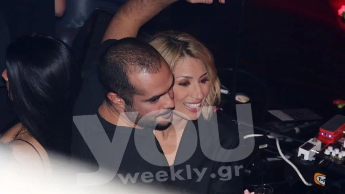 Στιγμές ευτυχίας για την Μαρία Ηλιάκη και τον Στέλιο Μανουσάκη - Η φωτογραφία με το τρυφερό φιλί