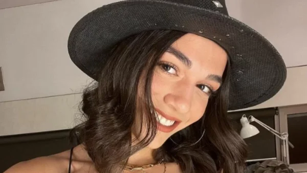 Έχει θέα που κόβει την ανάσα - Με λευκούς τόνους και φυτά το φοιτητικό σπίτι σπίτι της Μελίνας Νικολαΐδη στο Λονδίνο