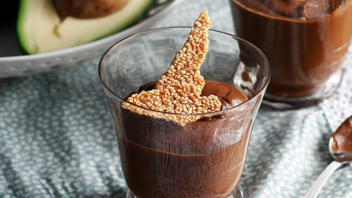 Γλυκό ψυγείου με κομμάτια αβοκάντο σε χρόνο dt - Σοκολατοκόλαση χωρίς θερμίδες και πολλά λιπαρά