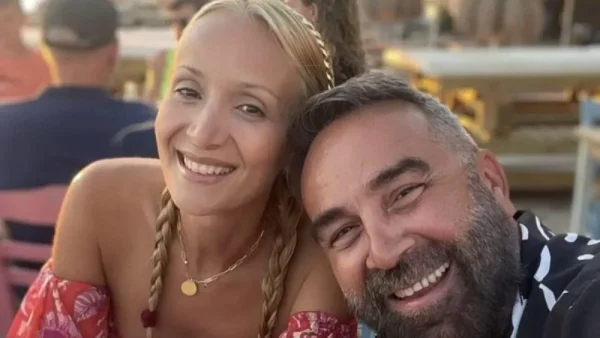 Μετά την ανακοίνωση για το πωλητήριο στο σπίτι τους - Το φιλί του Γρηγόρη Γκουντάρα με την Ναταλί Κάκκαβα στο στόμα