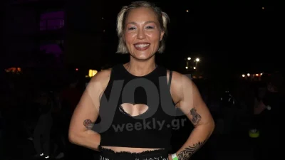 Τέλος το κοντό καρέ για την Αναστασοπούλου  - Με εντυπωσιακό μαγιό & τα μαλλιά της ράστα στη θάλασσα