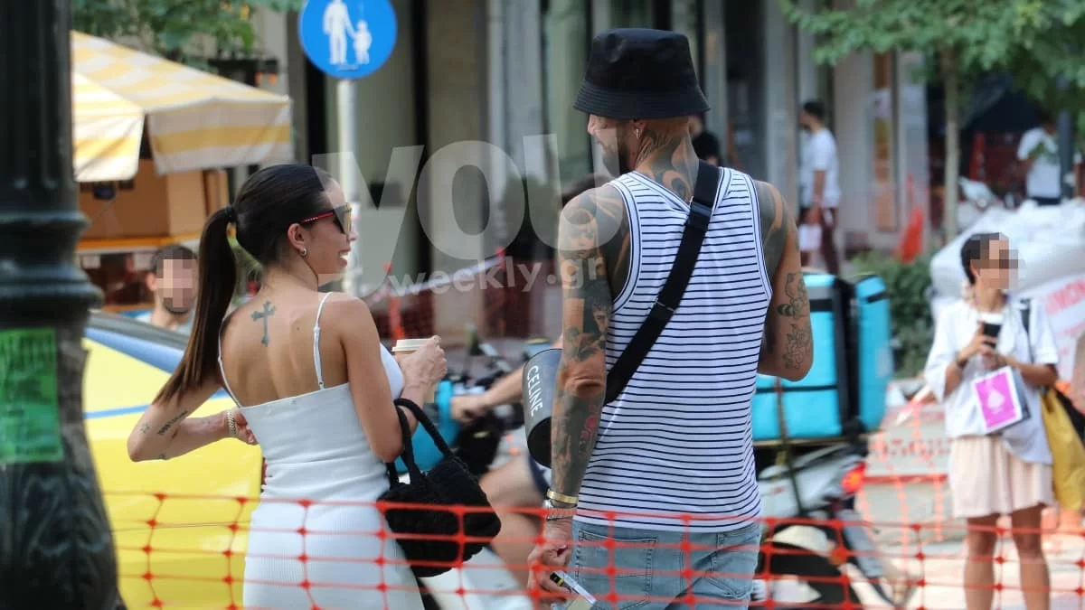 Διαχυτικός στο κέντρο της Αθήνας με τη μυστηριώδη συνοδό του ο Snik - Αποκλειστικές φωτογραφίες με την μελαχρινή & γυμνασμένη γυναίκα στο πλευρό του