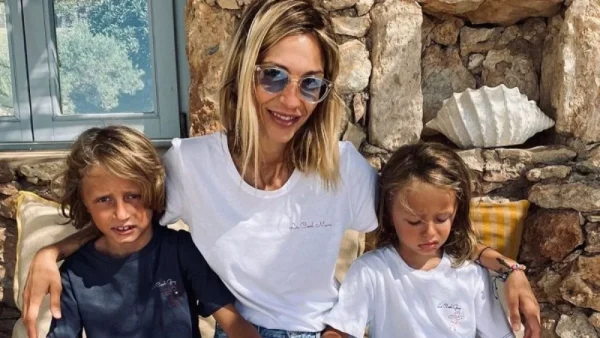 "Έλιωσε" μόλις το είδε: Το γράμμα αγάπης από τον γιο της Σοφίας Καρβέλα, Νέστορα