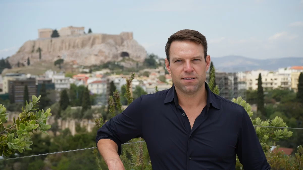 «Δεν έχω γκέι ατζέντα! Έχω ανθρώπινη ατζέντα» - Ο Στέφανος Κασσελάκης ανακοίνωσε την υποψηφιότητά του για πρόεδρος του ΣΥΡΙΖΑ