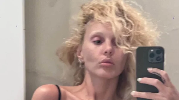 Με ιδιαίτερο μαύρο μπικίνι που έδενε σε όλο το σώμα - Η εκκεντρική εμφάνισης της Τάμτα στην παραλία