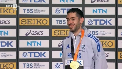 Ρίγη ανατριχίλας - Η στιγμή της απονομής του χρυσού μεταλλίου στον Μίλτο Τεντόγλου