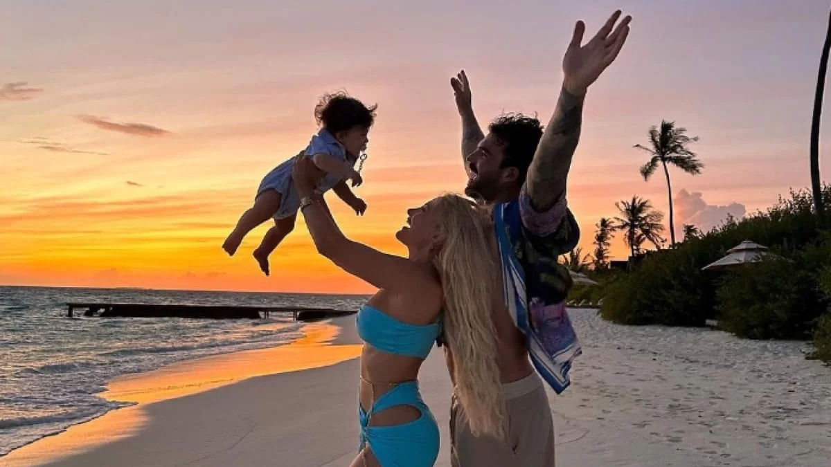 Ιωάννα Τούνη: Οι αγκαλιές με τον Δημήτρη Αλεξάνδρου και το νουνίτο στην παραλία λίγο πριν επιστρέψουν στην Αθήνα