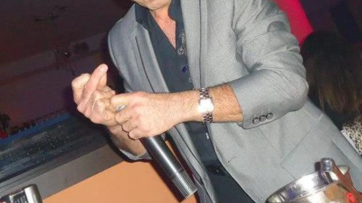 Θλίψη - Πέθανε πολύ γνωστός Έλληνας τραγουδιστής