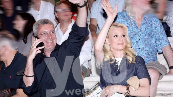 Έχει το χαμόγελο του Νίκου Χατζηνικολάου - Σπάνια φωτογραφία με την ξανθιά κόρη του και την Κρίστη Τσολακάκη