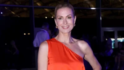 Κορμάρα στα 50 της η Τζίνα Αλιμόνου - Πόζαρε με μικροσκοπικό μπικίνι και έκανε χαμό στο Instagram