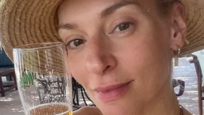 Σε χαλαρές διακοπές στην Αστυπάλαια λίγο μετά την είδηση χωρισμού - Οι αναρτήσεις της Ζέτας Δούκα