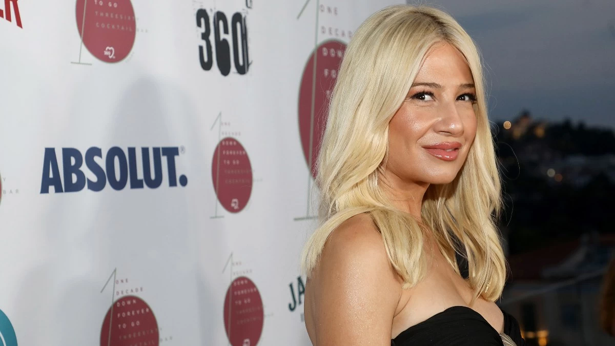 H Φαίη Σκορδά φόρεσε το πιο στυλάτο δερμάτινο φόρεμα της σεζόν