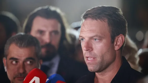 Είναι ψηλός, γοητευτικός & παντρεμένος με παιδιά - Αυτός είναι ο αδερφός του Στέφανου Κασσελάκη