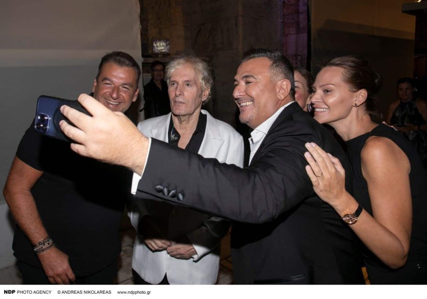 Εκείνος μπροστά κι εκείνη πίσω του: Η Κωνσταντίνα Σπυροπούλου μαζί με τον Βασίλη Σταθοκωστόπουλο στο Ηρώδειο