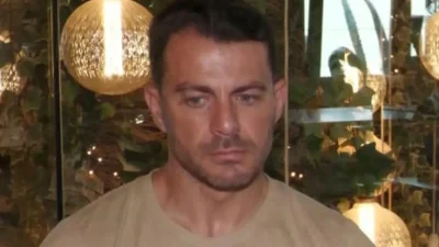 «Ακολούθησε τον Ιησού Χριστό» - Το μήνυμα του Γιώργου Aγγελόπουλου λίγο πριν ανέβει τα σκαλιά της εκκλησίας