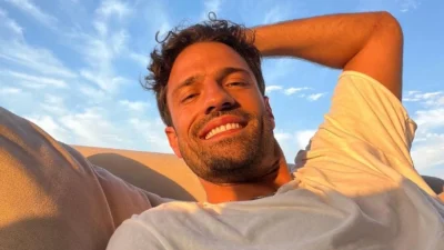 ''Αναστάτωση'' με τις ημίγυμνες φωτογραφίες του Κωνσταντίνου Αργυρού - Η γράμμωση στο κορμί του χωρίς μπλούζα