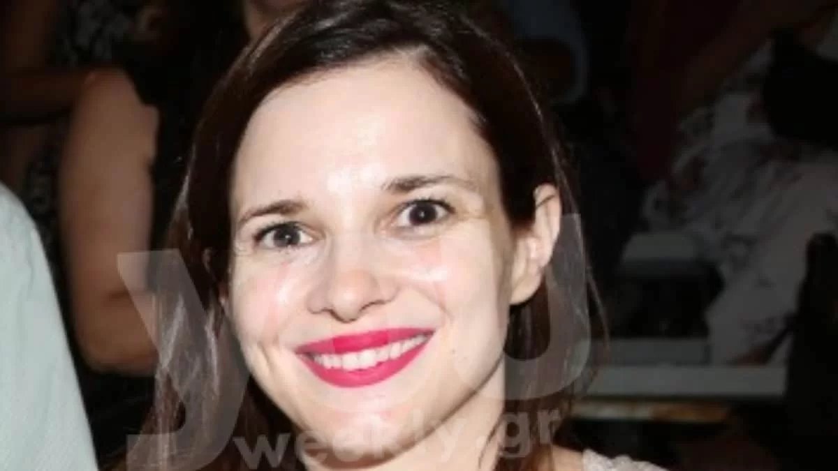 Με σατέν πουκάμισο και κόκκινο φλογερό κραγιόν - Η πρώτη δημόσια έξοδος της Ευγενίας Δημητροπούλου μετά το γάμο της