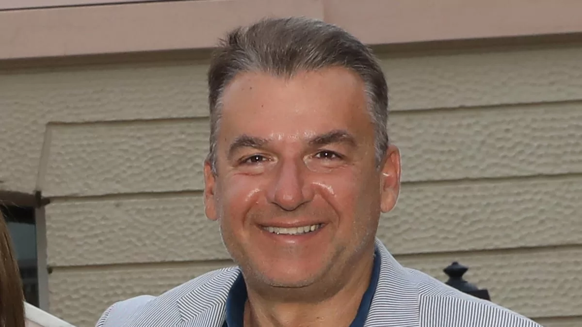 Με δυο πατώματα και σικάτη διακόσμηση - Η γουστόζικη μονοκατοικία του Γιώργου Λιάγκα στα Νότια Προάστια