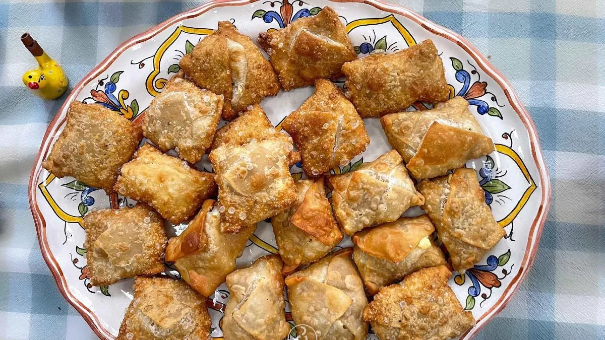 «Γκιουζλεμέδες»: Παραδοσιακά τυροπιτάκια Λέσβου με δυόσμο και μυζήθρα