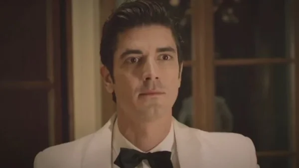 Ο Παράδεισος των Κυριών: «Θα είναι και κ@λόπαιδο, ξεχάστε τον καλό δάσκαλο από τις Άγριες Μέλισσες» - Πανζουρλισμός για τον Γκοτσόπουλο