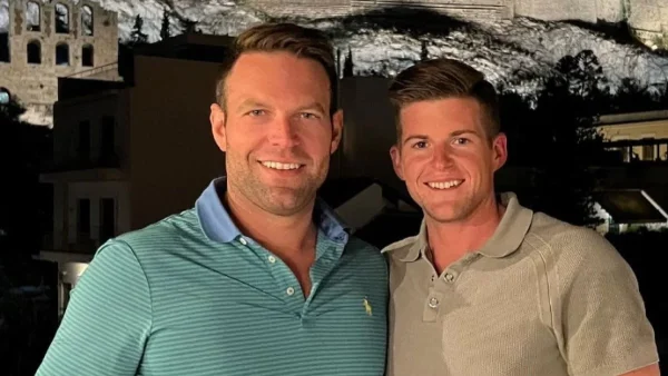 Είναι γοητευτική, ξανθιά και έχει άλλον ένα γιο επίσης ομοφυλόφιλο - Αυτή είναι η πεθερά του Στέφανου Κασσελάκη