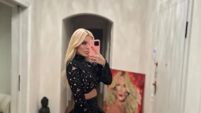 «Just married» - Στα μαύρα με φρου φρου και βολάν η Κατερίνα Καινούργιου