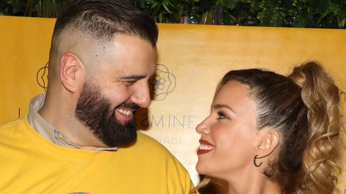 Διώροφη με play room, 2 καθιστικά και κήπο με πισίνα - Φωτογραφίες από την μονοκατοικία της Κατερίνας Στικούδη και του Βαγγέλη Σερίφη