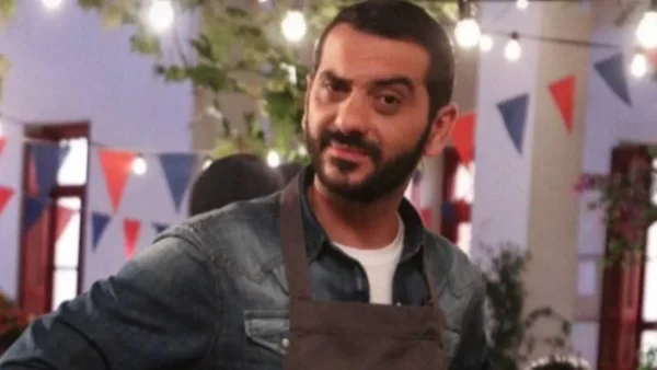 Ξεκίνησαν τα γυρίσματα για τη ''Φάρμα'' - Κανονικός αγρότης ο Κουτσόπουλος με γαλότσες και τιράντες σε αχυρώνα