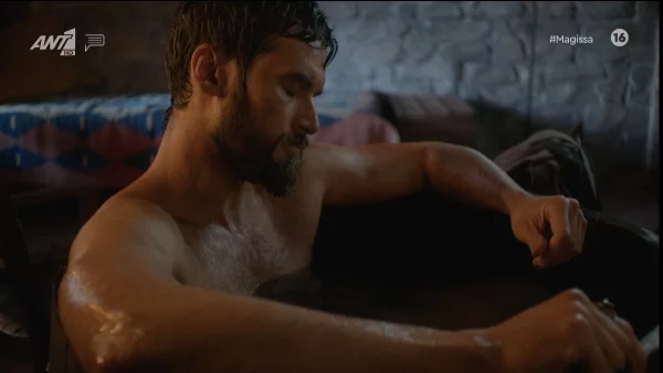 Η Μάγισσα: «Το πλάνο που ψάχνετε απόψε», «Όλο το τουίτερ είναι στο πάτωμα» - Πανζουρλισμός με τη γυμνή σκηνή του Ροϊλού