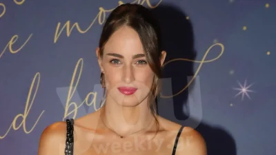 Με δαντελωτό φλοράλ φόρεμα - Έκλεψε τις εντυπώσεις η Μαρία Βοσκοπούλου με την κομψή της εμφάνιση στα βαφτίσια Σπυροπούλου & Σταθοκωστόπουλου