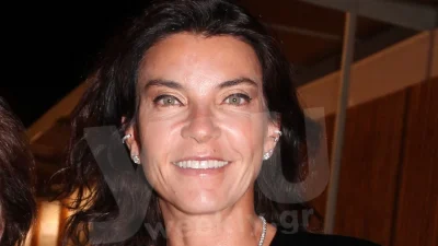 Μαρίνα Βερνίκου: Υπέρκομψη στο Ηρώδειο - Με στενό μαύρο κορμάκι και διαφάνεια στο τελείωμά του