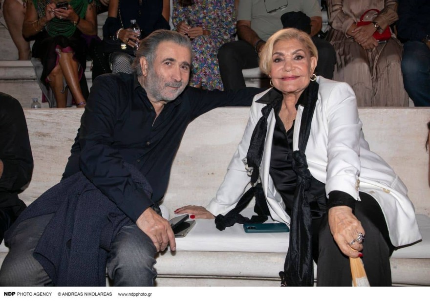 Εκείνος μπροστά κι εκείνη πίσω του: Η Κωνσταντίνα Σπυροπούλου μαζί με τον Βασίλη Σταθοκωστόπουλο στο Ηρώδειο