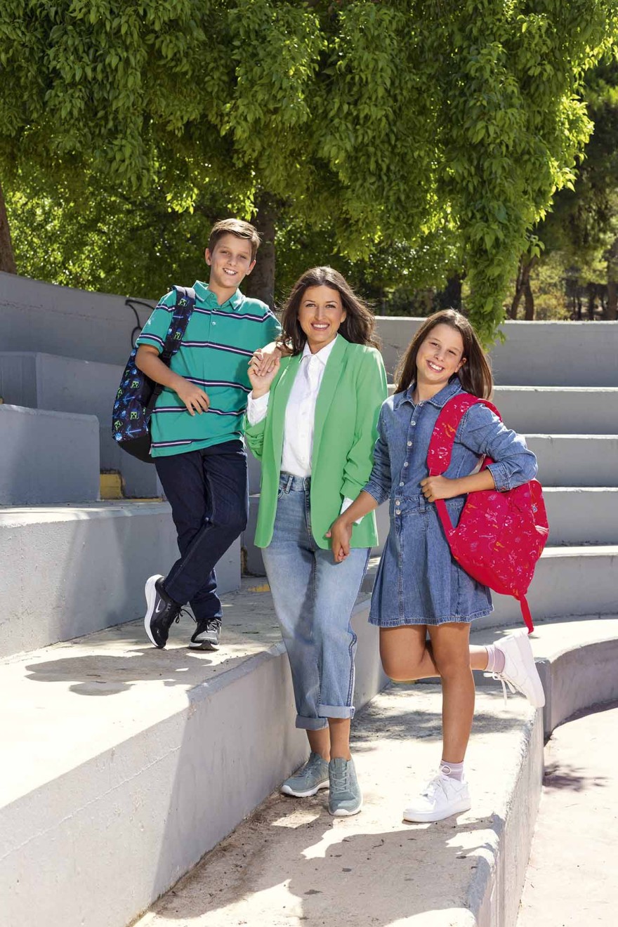 Πρώτη μέρα σχολείο: Τα ρούχα και αξεσουάρ που χρειάζεται το παιδί σου αλλά κι εσύ