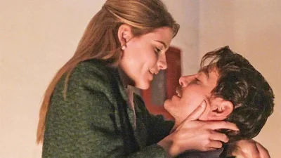 Η παραλία: Η τρυφερή αφιέρωση του Γιάννη Κουκουράκη στο "ζευγάρι" του, Δανάη Μιχαλάκη - Η αντίδραση της εγκυμονούσας