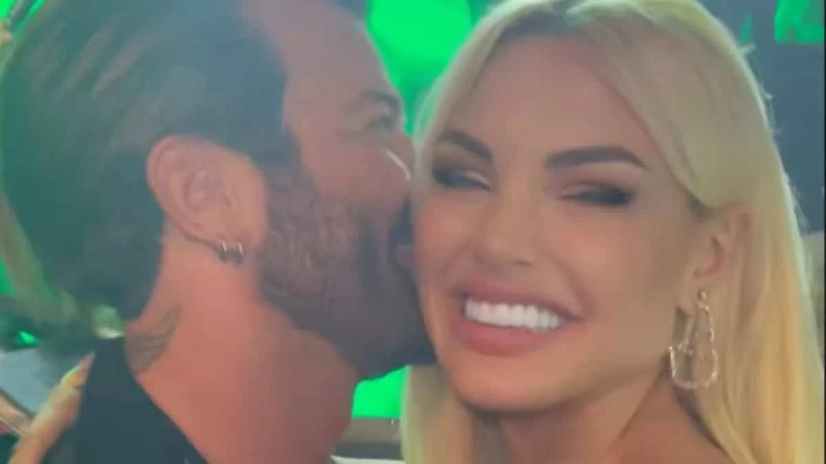 Πρώτο τραπέζι πίστα στα μπουζούκια - Το όλο νόημα τραγούδι που άγγιξε την Αλεξάνδρα Παναγιώταρου