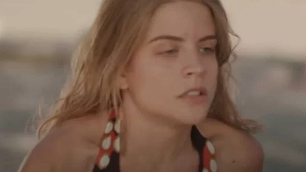 Η παραλία 7/9: Σπαραγμός στην κηδεία της Ρηνιώς - «Ξέρω ποιος είναι ο δολοφόνος»