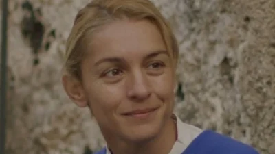 Η Παραλία: Τον βρίσκει σε άθλια κατάσταση πάνω από τη νεκρή νύφη της - Στο πένθος μετά το θάνατο της Αντιγόνης