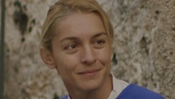 Η Παραλία: Τον βρίσκει σε άθλια κατάσταση πάνω από τη νεκρή νύφη της - Στο πένθος μετά το θάνατο της Αντιγόνης