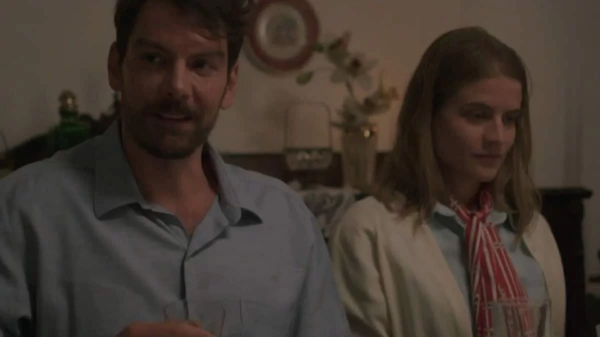 Η παραλία 13/9: Η Υπατία και ο Γιώργος πραγματοποιούν την πρώτη τους βόλτα ως ζευγάρι στην παραλία των Ματάλων