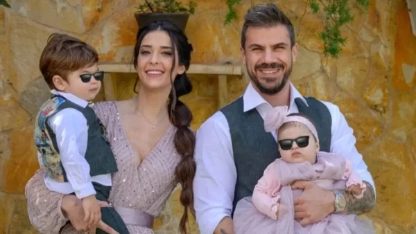 Άκης Πετρετζίκης: O Αχιλλέας μεγάλωσε! Η τσάντα που του πήραν για την πρώτη ημέρα στο σχολείο