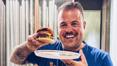 Επιβεβαίωσε το μυστικό του γάμο ο Νικόλας Ράπτης - Η πρώτη φωτογραφία με τη νύφη στην εκκλησία