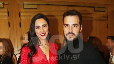 Το έγραψαν πάνω στο κουτάκι - Με λευκό και πράσινο χρώμα η κομψή μπομπονιέρα στο γάμο της Συριοπούλου και του Πατσατζή