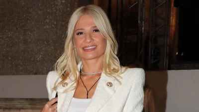 H Φαίη Σκορδά υιοθέτησε το πιο ανεπιτήδευτο beauty look που έκλεψε κυριολεκτικά την παράσταση!