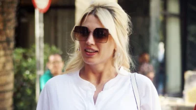 Τσάντες, γούνες και φορέματα - Η Κωνσταντίνα Σπυροπούλου δωρίζει τα ρούχα της (Φωτογραφίες)