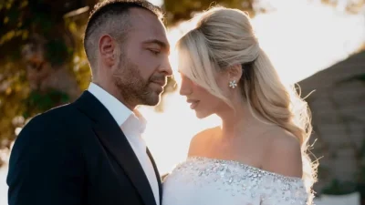 Στο ατελιέ της Σίλιας Κριθαριώτη με πέπλο στα μαλλιά - Πανζουρλισμός κάτω από την ανάρτηση της Σπυροπούλου για τον θρησκευτικό γάμο με τον Σταθοκωστόπουλο