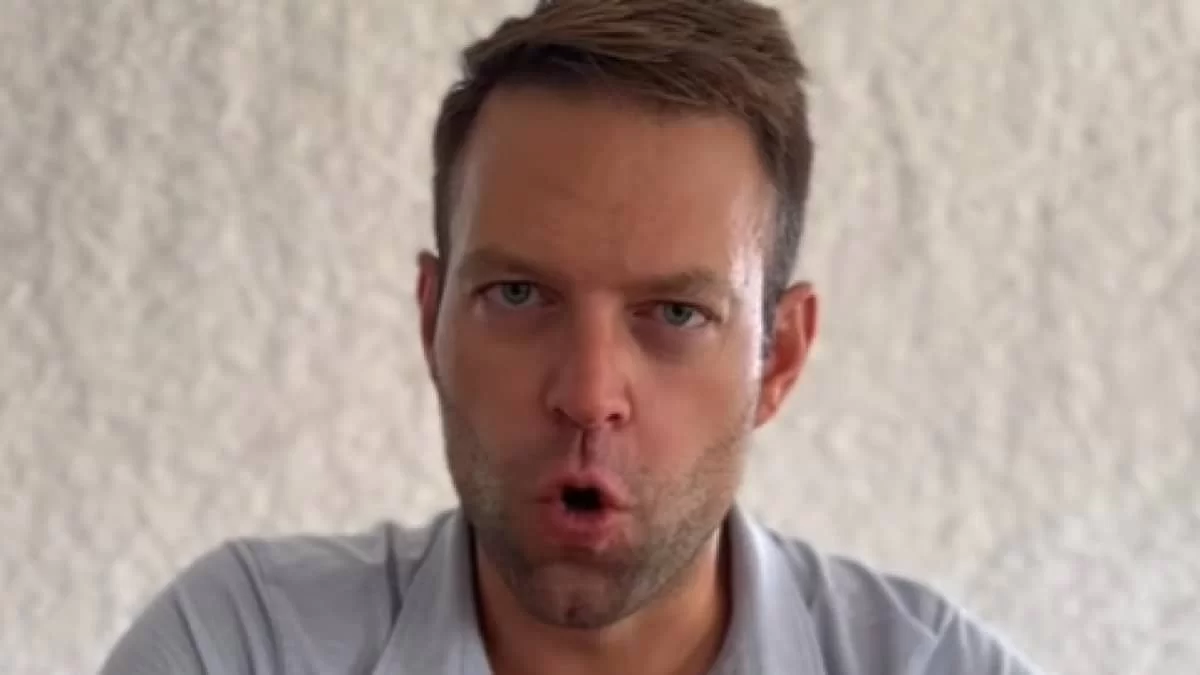 «Αδερφές και παλικάρια γίνανε μαλλιά κουβάρια» - Η απάντηση του Στέφανου Κασσελάκη στο ομοφοβικό σχόλιο που δέχθηκε (Βίντεο)